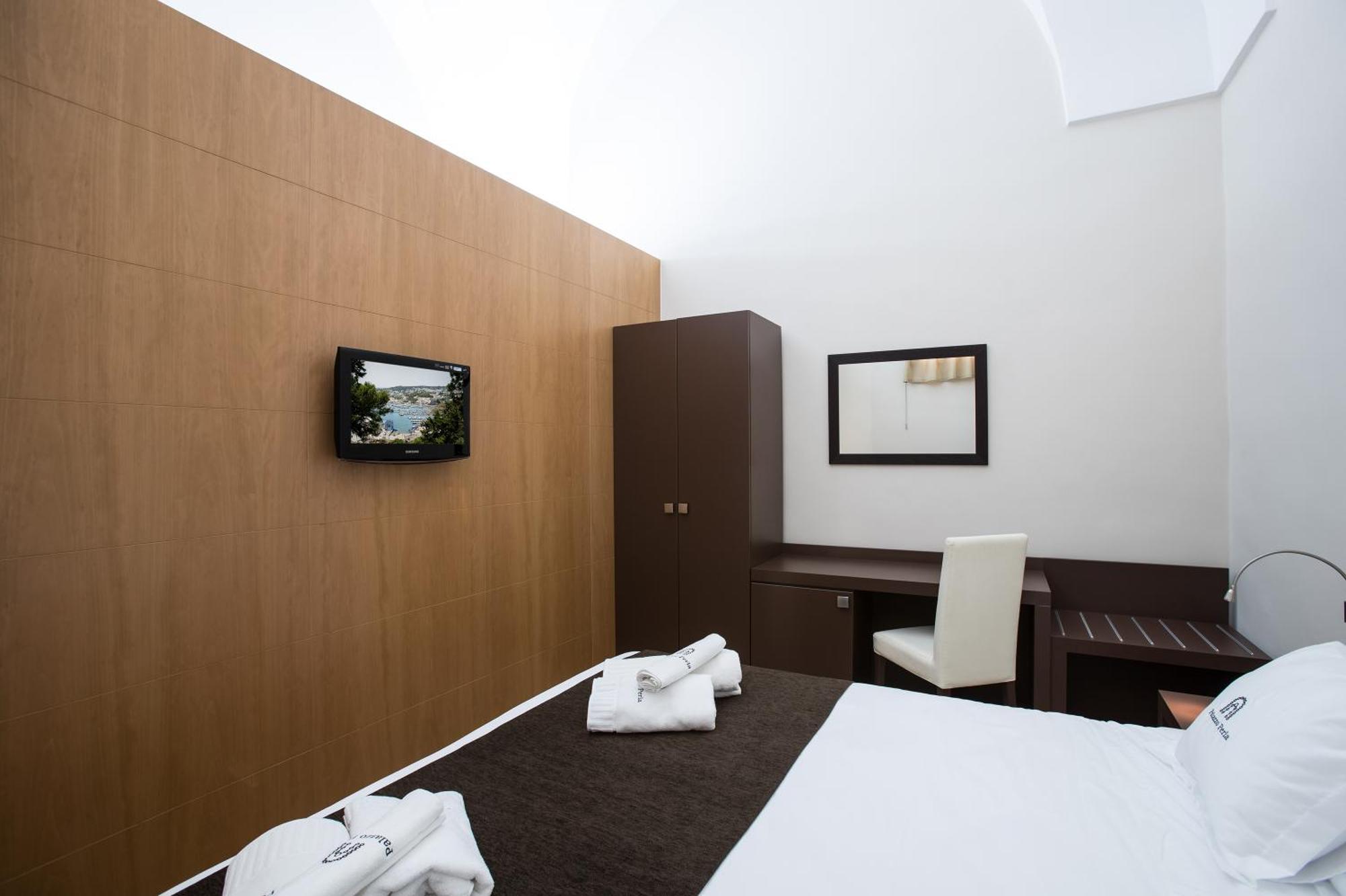 Palazzo Perla Bed & Breakfast กัลลีโปลี ภายนอก รูปภาพ