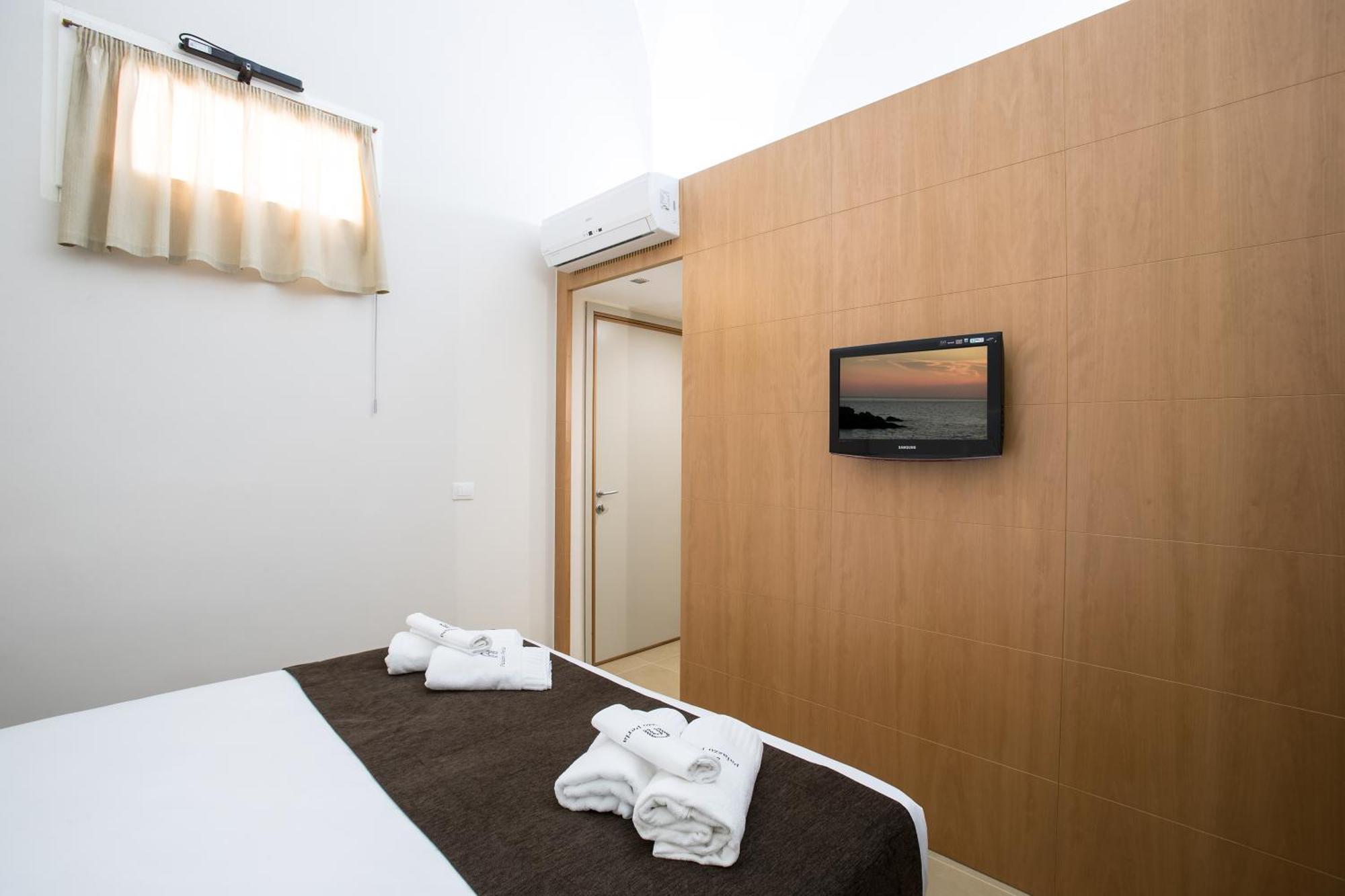 Palazzo Perla Bed & Breakfast กัลลีโปลี ภายนอก รูปภาพ
