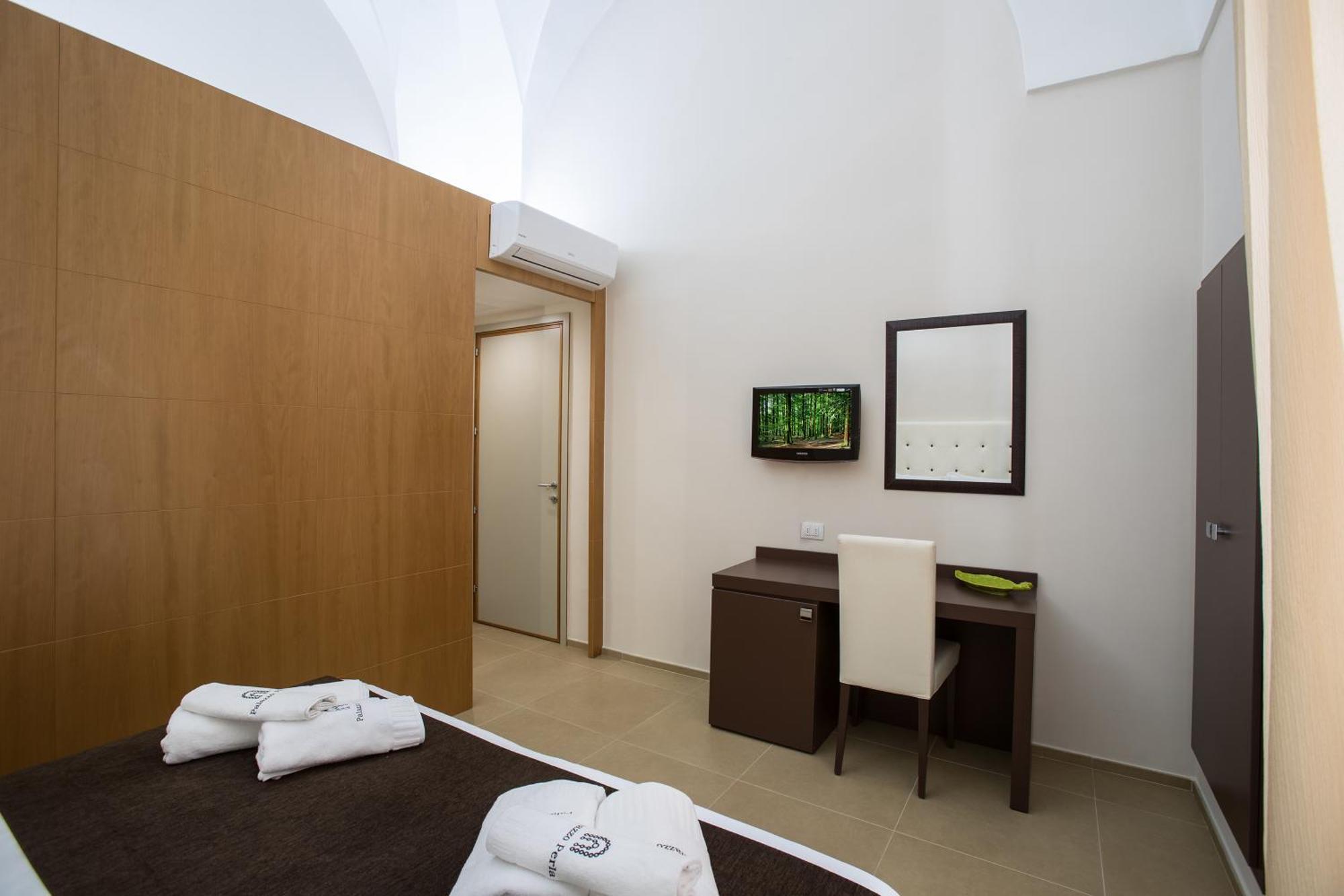 Palazzo Perla Bed & Breakfast กัลลีโปลี ภายนอก รูปภาพ