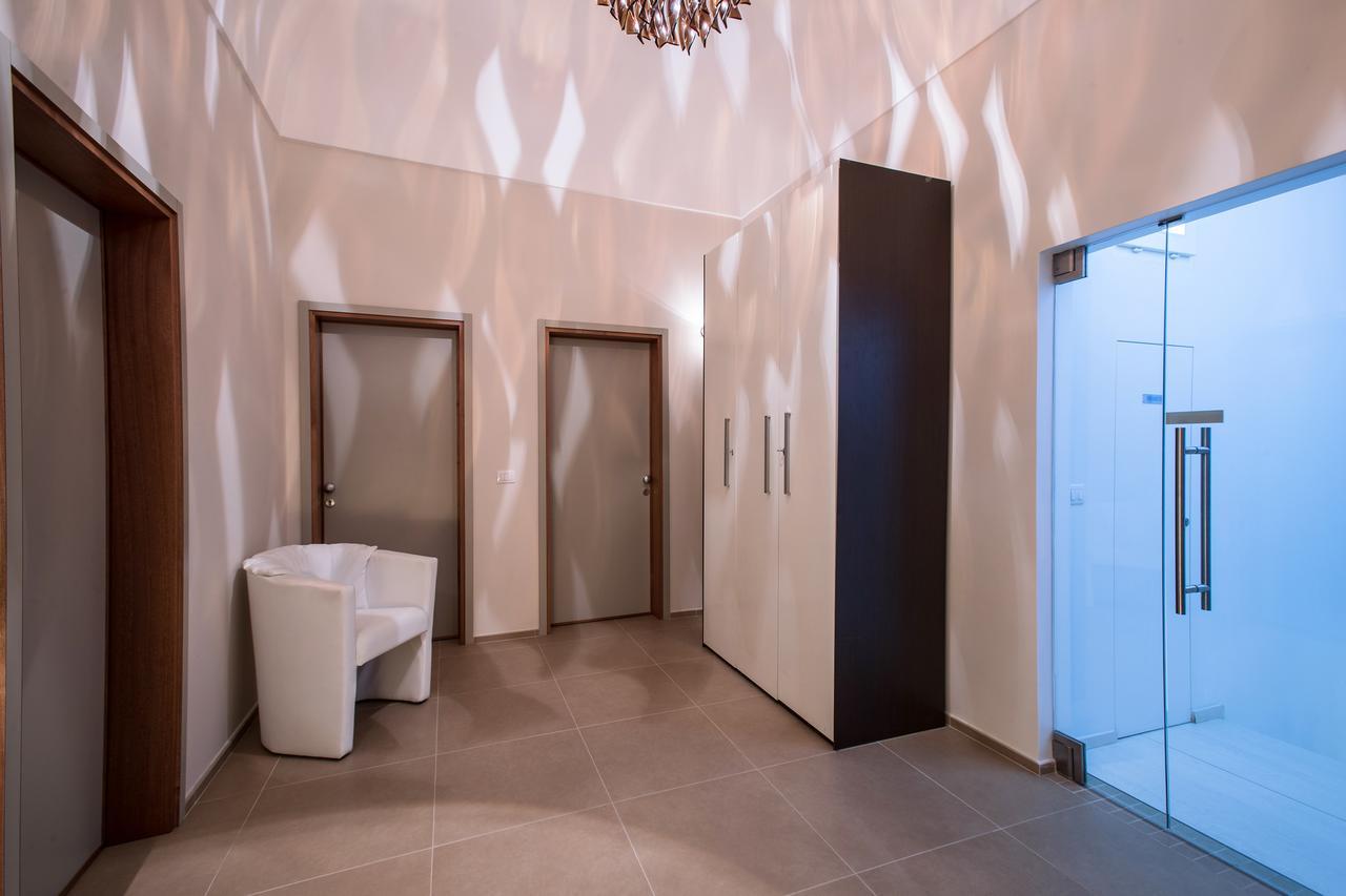 Palazzo Perla Bed & Breakfast กัลลีโปลี ภายนอก รูปภาพ