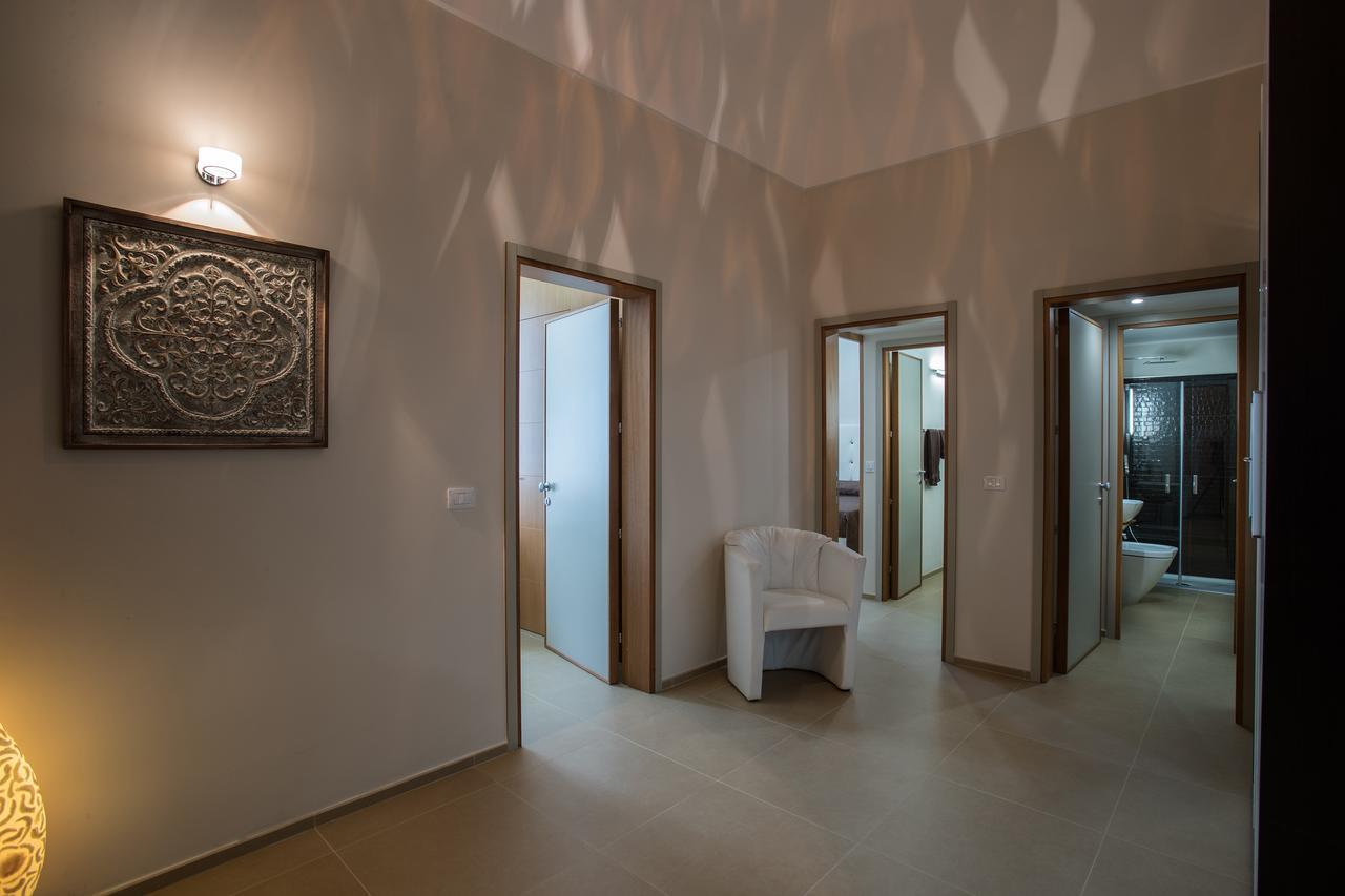 Palazzo Perla Bed & Breakfast กัลลีโปลี ภายนอก รูปภาพ